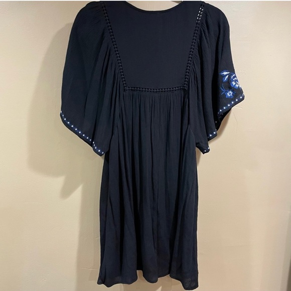 Francesca’s Azalea Embroidered Shift Dress - Picture 5 of 8